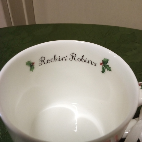 NWT Royal Worcester Fine Bone China, Wrendale Designs, "Rockin' Robins" Mug - Picture 2 of 6
